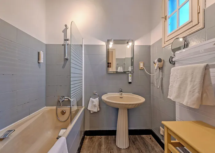 Logis Hotel De La Corniche